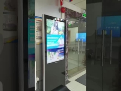 55 Inch Floor Stand Digital Signage Iklan 110-240V